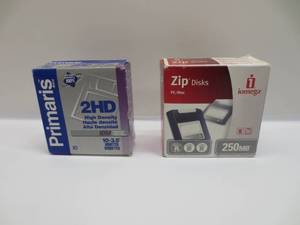 lot 1166 image: Lot of 2 Disk Packs, Primaris 2HD Diskettes and Iomega Zip Disks