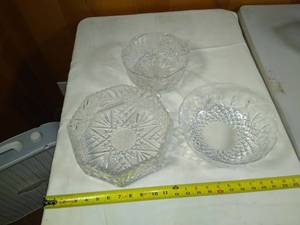 lot 11 image: Lot of 3 glass bowls