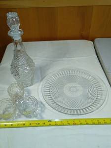 lot 14 image: Vintage glass lot