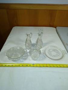 lot 16 image: Vintage glass