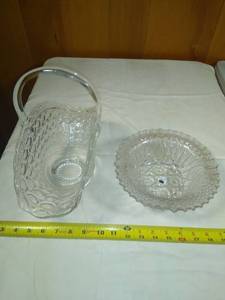 lot 17 image: Vintage glass