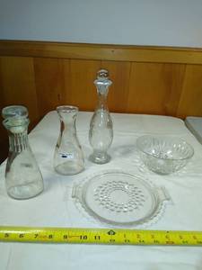 lot 18 image: Vintage glass