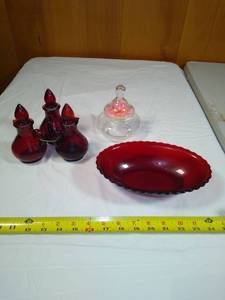 lot 19 image: Vintage red glass lot