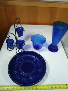 lot 20 image: Blue glass lot
