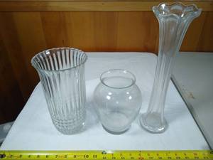 lot 28 image: Glass vases