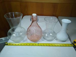 lot 31 image: Vase and bottle lot