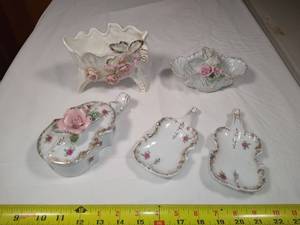lot 35 image: Victorian style decor