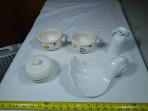 lot 36 image: Vintage decor