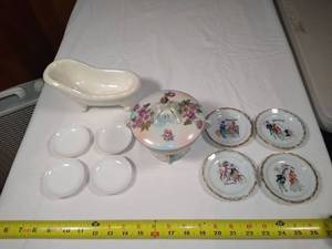 lot 39 image: Vintage decor