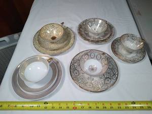 lot 40 image: Vintage teacups, plates and saucers