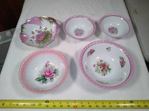 lot 43 image: Antique floral bowls