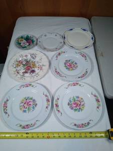 lot 44 image: Antique floral diner plates