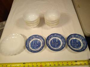 lot 45 image: Vintage china