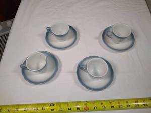 lot 46 image: Vintage teacups and saucers