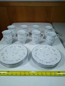 lot 48 image: 16 piece Sheffield Rambling Rose china set