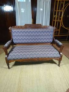 lot 52 image: Victorian Walnut East Lake Parlor Settee