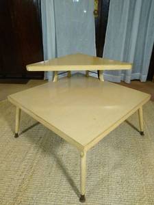 lot 58 image: Mid Century tiered corner table