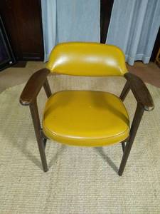lot 60 image: Paoli Mid Century Modern armchair