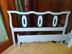 lot 62 image: Vintage full size headboard and footboard