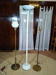 lot 63 image: Floor lamp lot