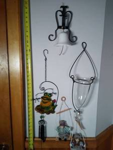 lot 74 image: Hanging decor lot