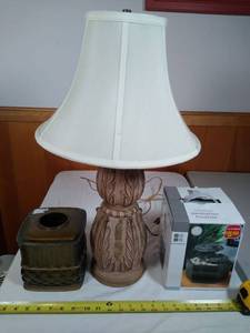 lot 76 image: Lamp and decor lot