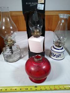 lot 84 image: Oil lamps