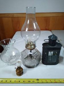 lot 85 image: Oil lamps and lantern