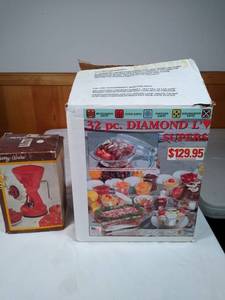 lot 88 image: Glass Tupperware and meat mincer