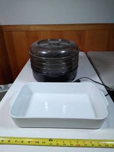 lot 91 image: Food dehydrated and France roaster dish