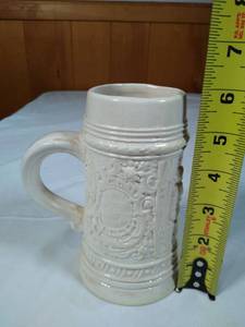 lot 94 image: Vintage cupsmugs