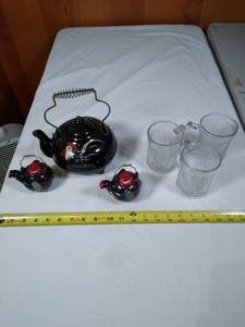 lot 100 image: Vintage kitchen lot