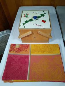 lot 111 image: Vintage piecake box and cloth place mats