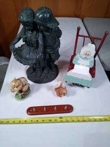 lot 118 image: Random decor