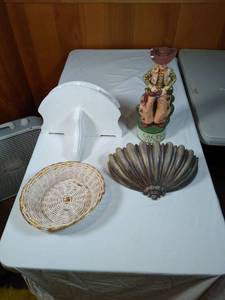 lot 120 image: Random decor lot