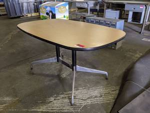 lot 5648 image: Oval Table