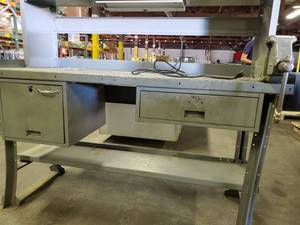 lot 5673 image: Metal Work Bench W Vice