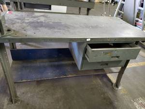 lot 5675 image: Metal Work Bench