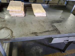 lot 5676 image: Metal Work Bench