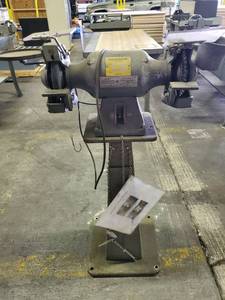 lot 5679 image: Baldor Grinder