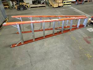 lot 5682 image: Louisville 8ft Ladder