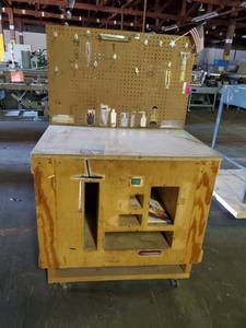 lot 5690 image: Work Cabinet On Wheels