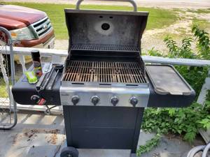 lot 2099 image: Char-Broil Propane Grill with Accessories and Clean Look