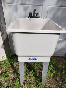 lot 8148 image: UTILATUB Plastic Slop Sink with Faucet and Stand