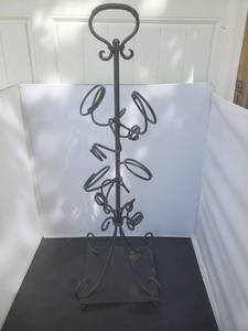 lot 8165 image: Iron Metal Wine Bottle Holder