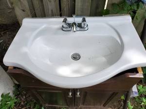 lot 8187 image: White Glacier Bay Bathroom Sink with Water Line Hookups.