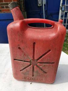 lot 8229 image: 5 Gallon Gas Can