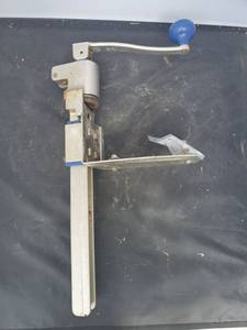 lot 8233 image: Edlund Industrial Can Opener