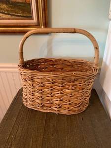 lot 8246 image: Wicker Magazine Catchall Basket Location Front Room