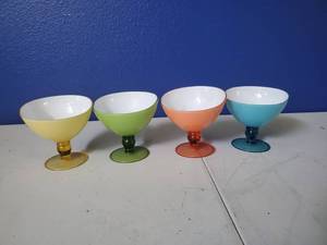 lot 8274 image: Lot of 4 Colorful Ice Cream Sundae Dishes